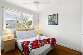 Relaxed Bayside Stay With Outdoor Space