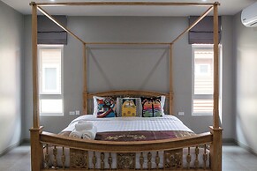4BR Villa Ideal for Groups Families V262