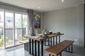 4BR Villa Ideal for Groups Families V262