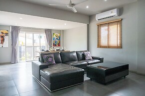 4BR Villa Ideal for Groups Families V262