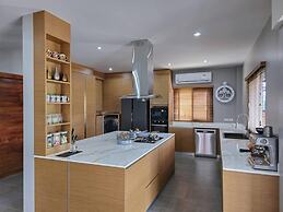 4BR Villa Ideal for Groups Families V262
