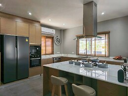 4BR Villa Ideal for Groups Families V262