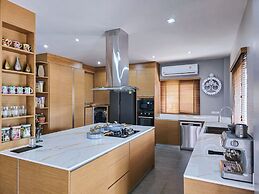 4BR Villa Ideal for Groups Families V262