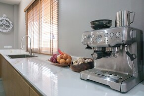 4BR Villa Ideal for Groups Families V262