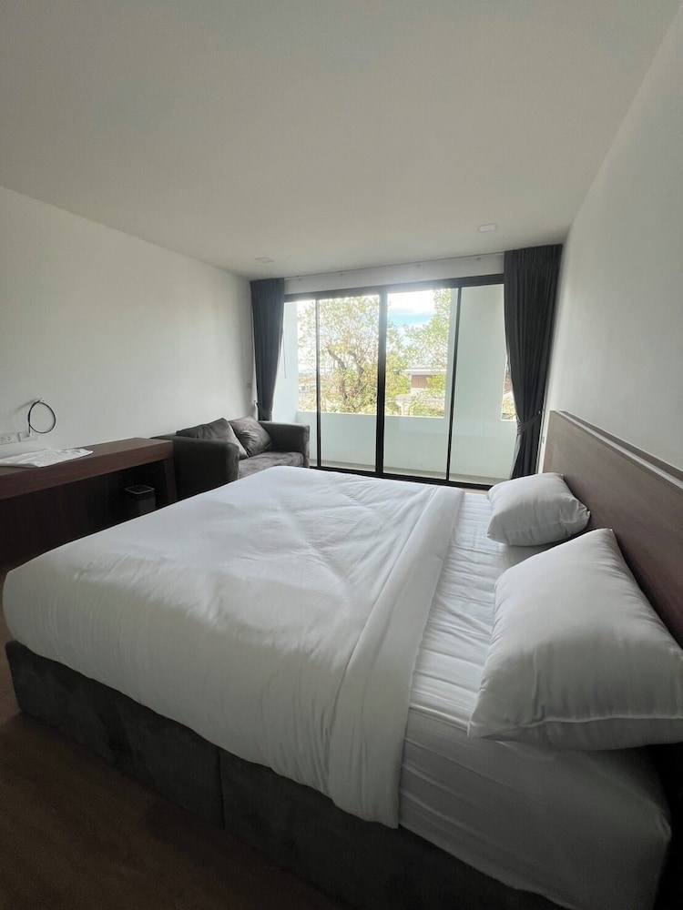 J&P Hotel Sriracha