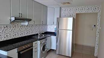 Spacious 2 bedroom Apt Near Marina Tram