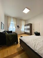 Bright 2BR Apartment Near Westbahnhof