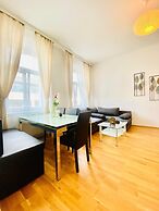 Bright 2BR Apartment Near Westbahnhof