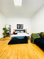 Bright 2BR Apartment Near Westbahnhof
