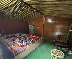 The Gauri Huts And Restaurant