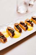 Alfred Hotel & Gastro Bar