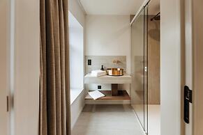 Alfred Hotel & Gastro Bar