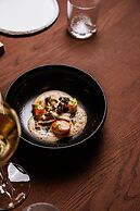 Alfred Hotel & Gastro Bar
