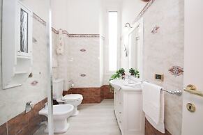 Rafael House by Ghor