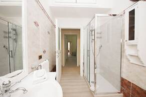 Rafael House by Ghor