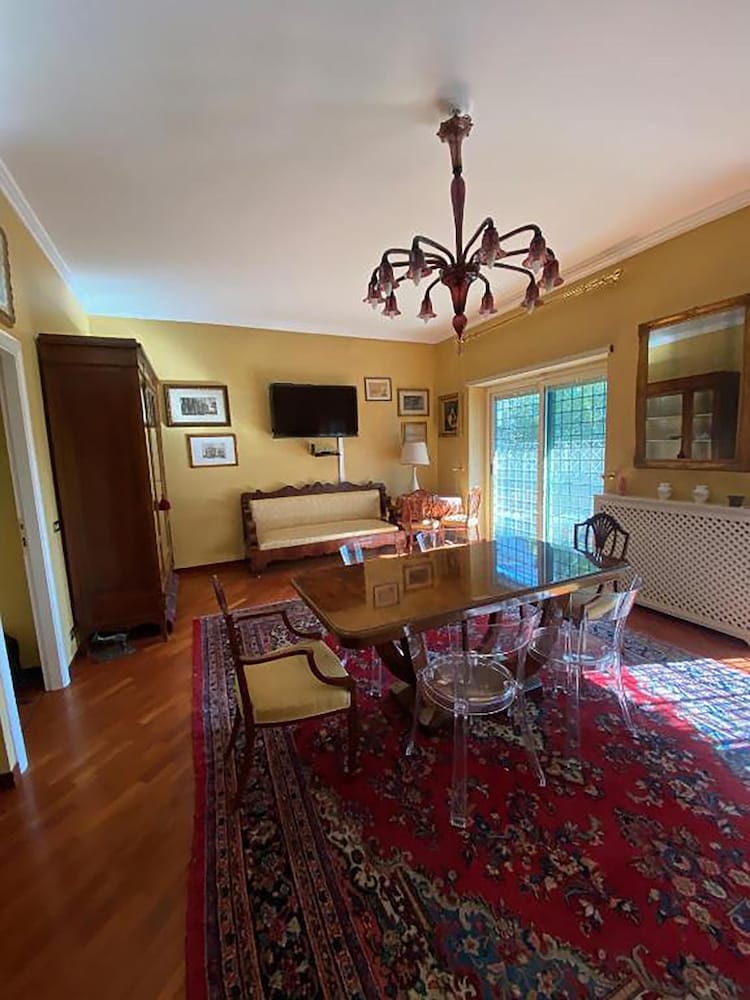 Maggie House by Ghor
