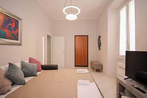 Rome Flat 42 by Ghor