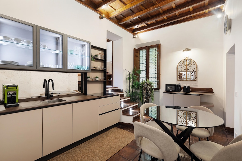 Domus Minelli Navona by Ghor
