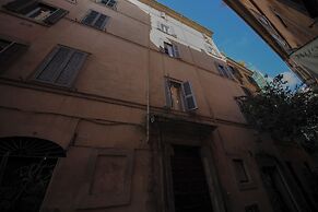 Domus Minelli Navona by Ghor