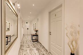 Colonna 18 Apartment by Ghor