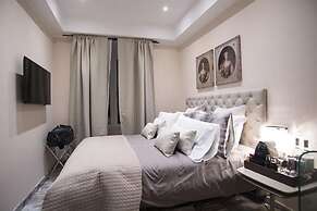 Colonna 18 Apartment by Ghor