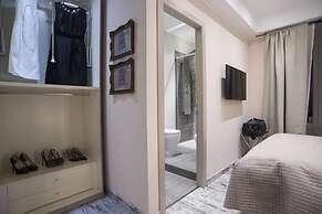 Colonna 18 Apartment by Ghor