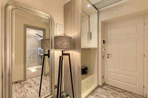 Colonna 18 Apartment by Ghor