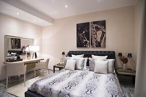 Colonna 18 Apartment by Ghor