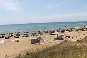 Pink House Socrates Kerkyra Beachside Studio