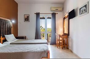 Pink House Socrates Kerkyra Beachside Studio