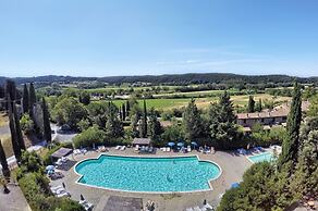 Hotel with swimming pool in Riparbella