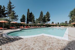 Hotel with swimming pool in Riparbella