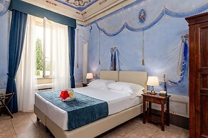 Hotel with swimming pool in Riparbella