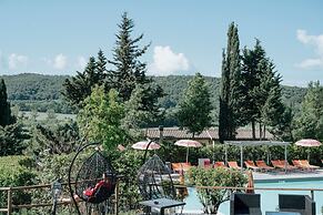 Hotel with swimming pool in Riparbella