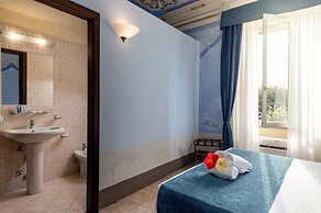 Hotel with swimming pool in Riparbella