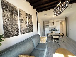 Apartamentos Puerta Elvira Suites 3000