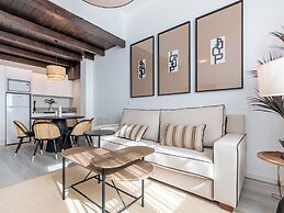 Apartamentos Puerta Elvira Suites 3000