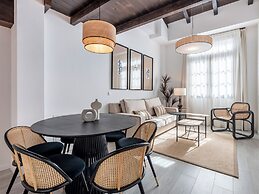 Apartamentos Puerta Elvira Suites 3000