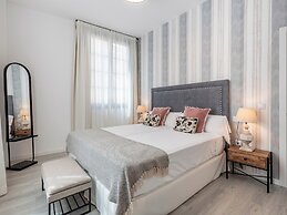 Apartamentos Puerta Elvira Suites 3000