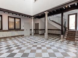 Apartamentos Puerta Elvira Suites 3000