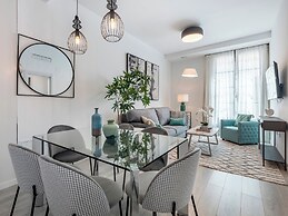 Apartamentos Puerta Elvira Suites 3000