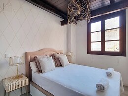 Apartamentos Puerta Elvira Suites 3000