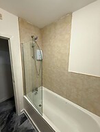 Modern 2 Bed Flat - Ideal for Families