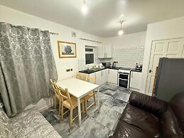Modern 2 Bed Flat - Ideal for Families