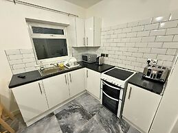 Modern 2 Bed Flat - Ideal for Families