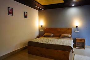 7 Lake Stays Sattal