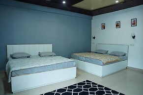 7 Lake Stays Sattal