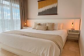 LUX 1 BDR OCEAN VIEW 1 BLOCK TO BEACH