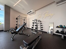 LUX 1 BDR OCEAN VIEW 1 BLOCK TO BEACH
