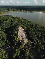 Refugio en la Serva Maya Coba